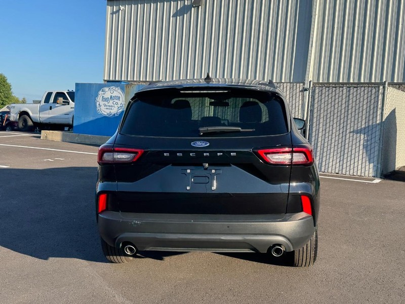 Ford Escape Vehicle Full-screen Gallery Image 04