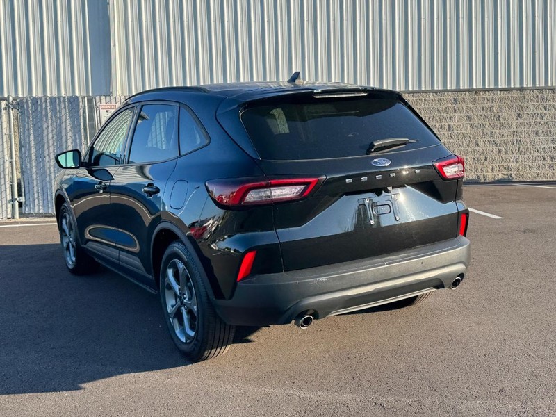 Ford Escape Vehicle Full-screen Gallery Image 05