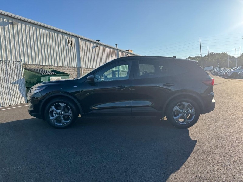 Ford Escape Vehicle Full-screen Gallery Image 06