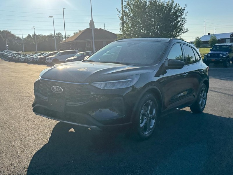 Ford Escape Vehicle Full-screen Gallery Image 07