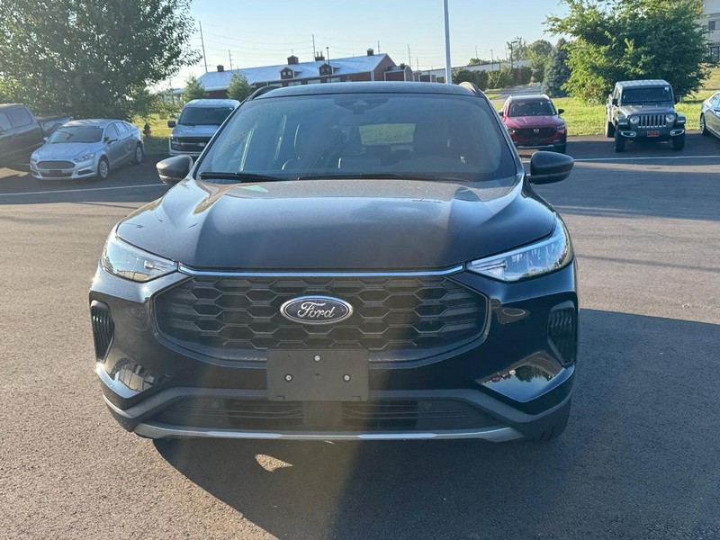 Ford Escape Vehicle Full-screen Gallery Image 08