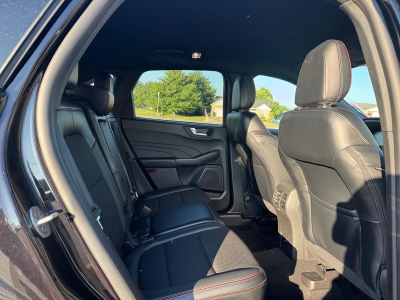 Ford Escape Vehicle Full-screen Gallery Image 10