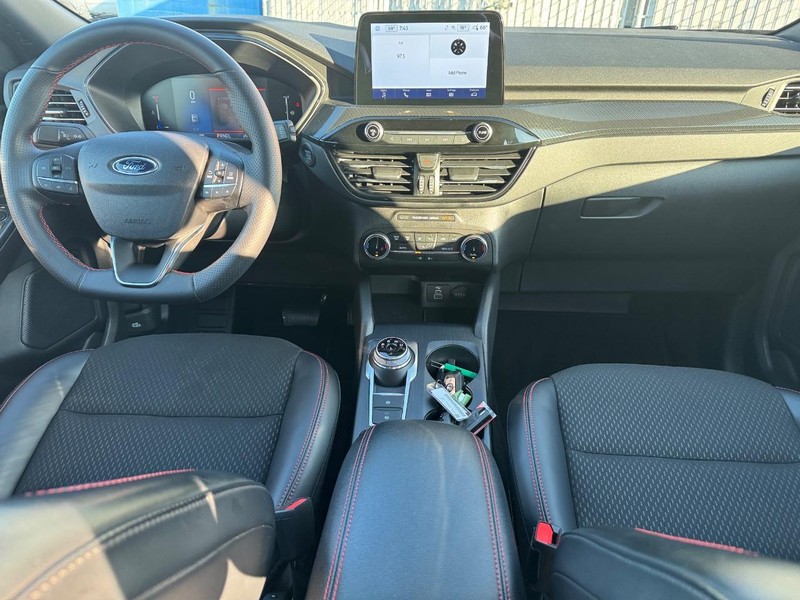 Ford Escape Vehicle Full-screen Gallery Image 11