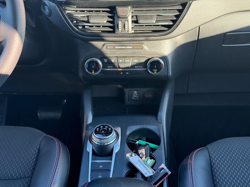 Ford Escape Vehicle Full-screen Gallery Image 14