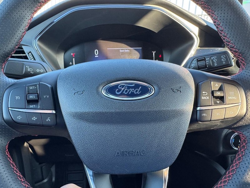 Ford Escape Vehicle Full-screen Gallery Image 17