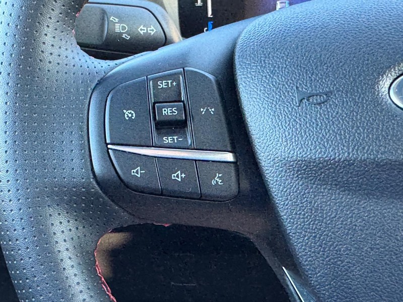 Ford Escape Vehicle Full-screen Gallery Image 18