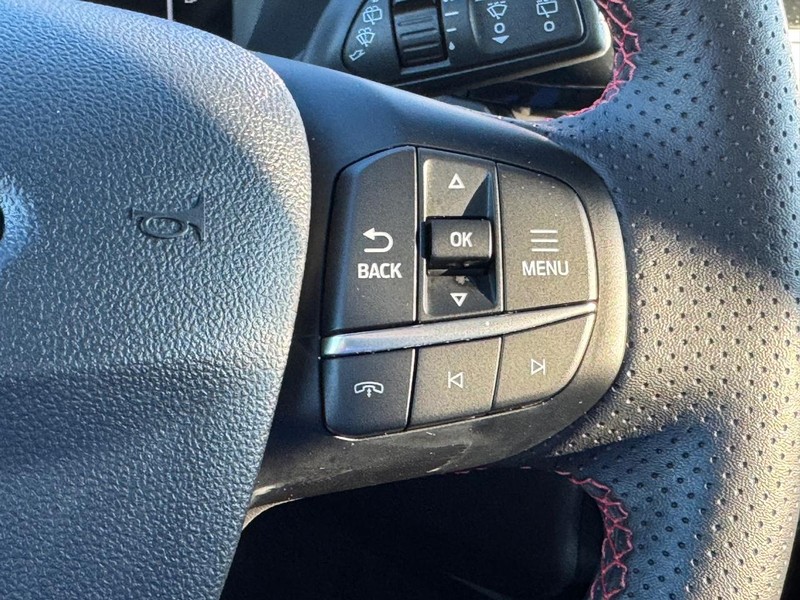 Ford Escape Vehicle Full-screen Gallery Image 19