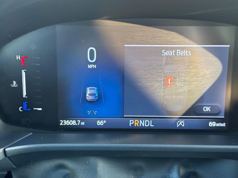 Ford Escape Vehicle Full-screen Gallery Image 21