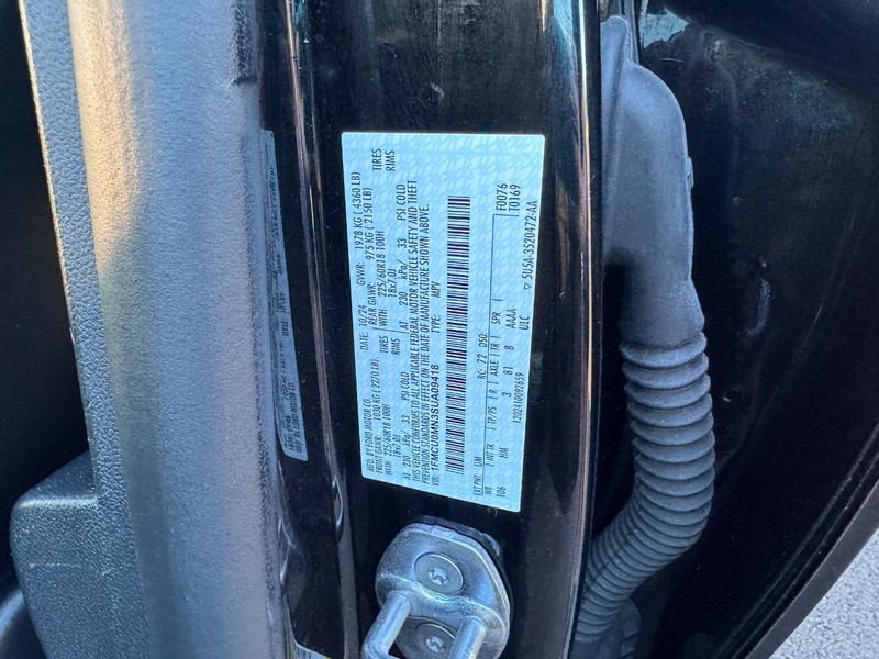 Ford Escape Vehicle Full-screen Gallery Image 22