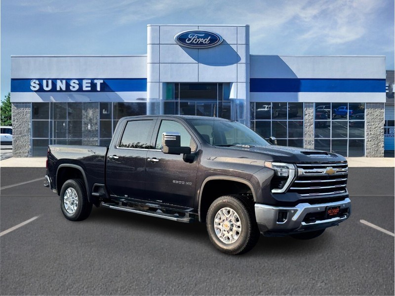 Chevrolet Silverado 2500HD Vehicle Full-screen Gallery Image 01