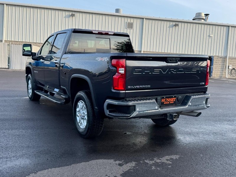 Chevrolet Silverado 2500HD Vehicle Full-screen Gallery Image 05