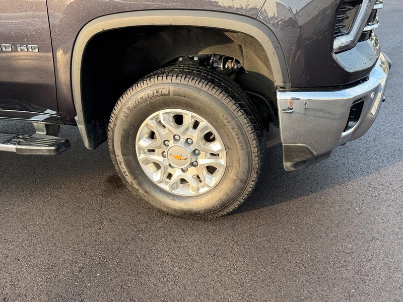 Chevrolet Silverado 2500HD Vehicle Full-screen Gallery Image 09