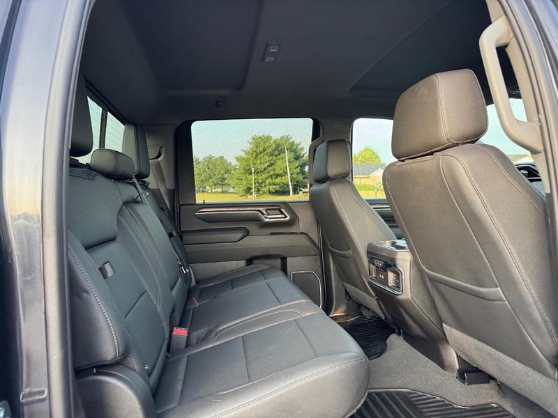 Chevrolet Silverado 2500HD Vehicle Full-screen Gallery Image 10