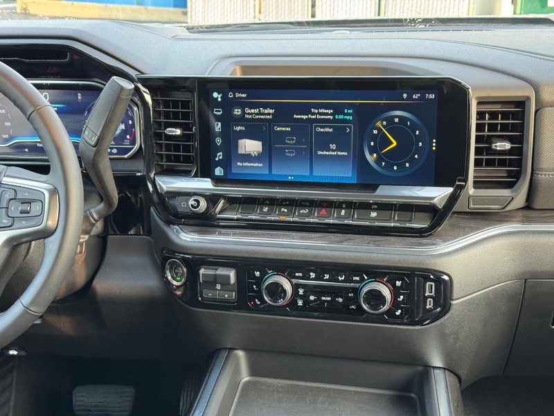 Chevrolet Silverado 2500HD Vehicle Full-screen Gallery Image 13