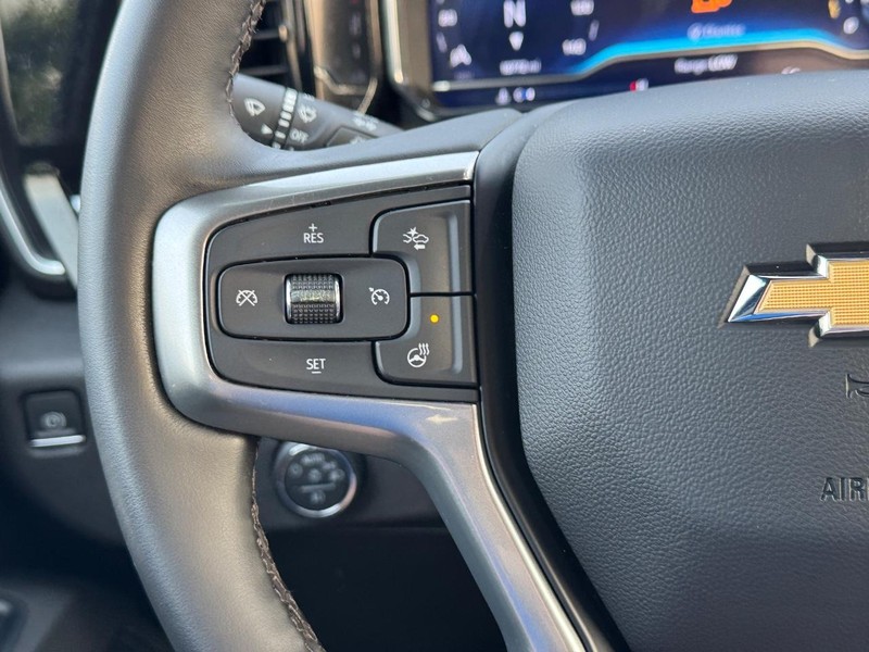 Chevrolet Silverado 2500HD Vehicle Full-screen Gallery Image 19