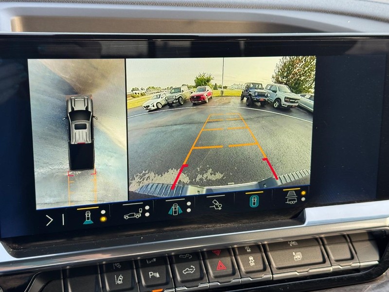 Chevrolet Silverado 2500HD Vehicle Full-screen Gallery Image 22