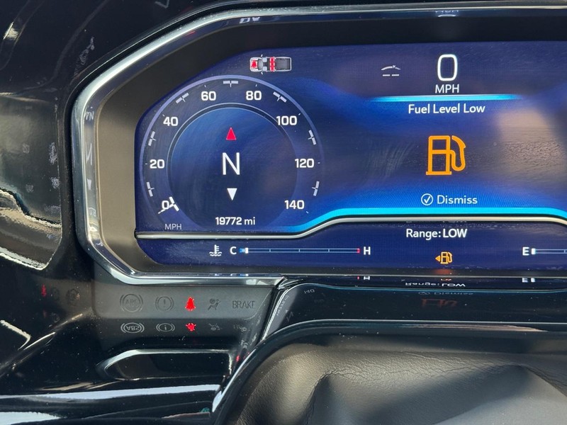 Chevrolet Silverado 2500HD Vehicle Full-screen Gallery Image 23