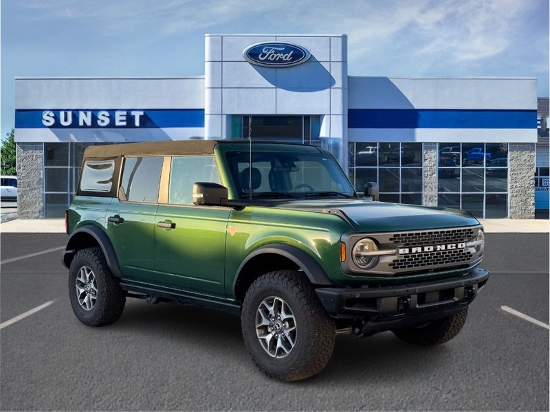 Ford Bronco Vehicle Full-screen Gallery Image 01