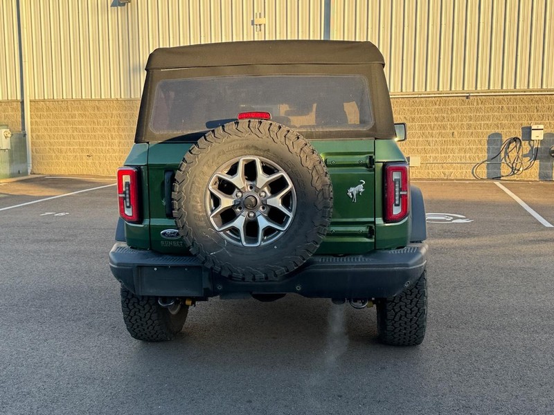 Ford Bronco Vehicle Full-screen Gallery Image 04