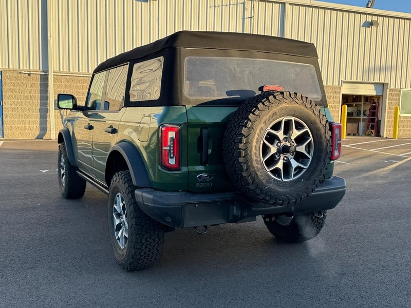 Ford Bronco Vehicle Full-screen Gallery Image 05