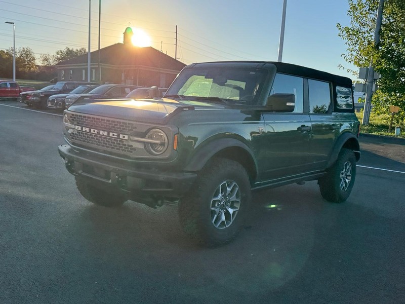 Ford Bronco Vehicle Full-screen Gallery Image 07