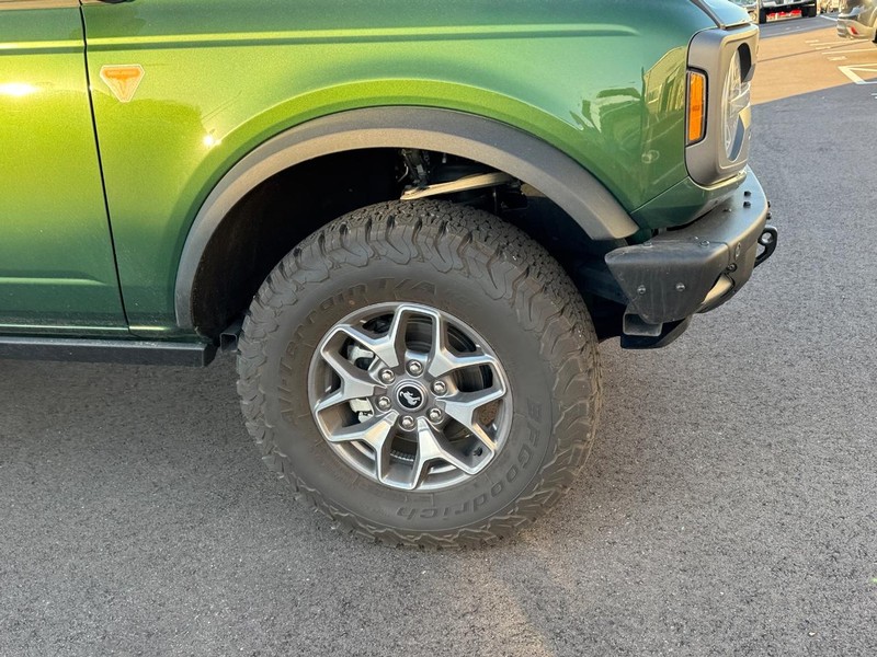 Ford Bronco Vehicle Full-screen Gallery Image 09