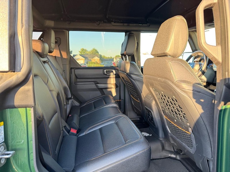 Ford Bronco Vehicle Full-screen Gallery Image 10