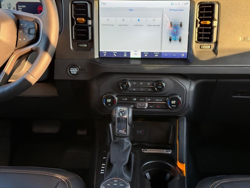 Ford Bronco Vehicle Full-screen Gallery Image 14