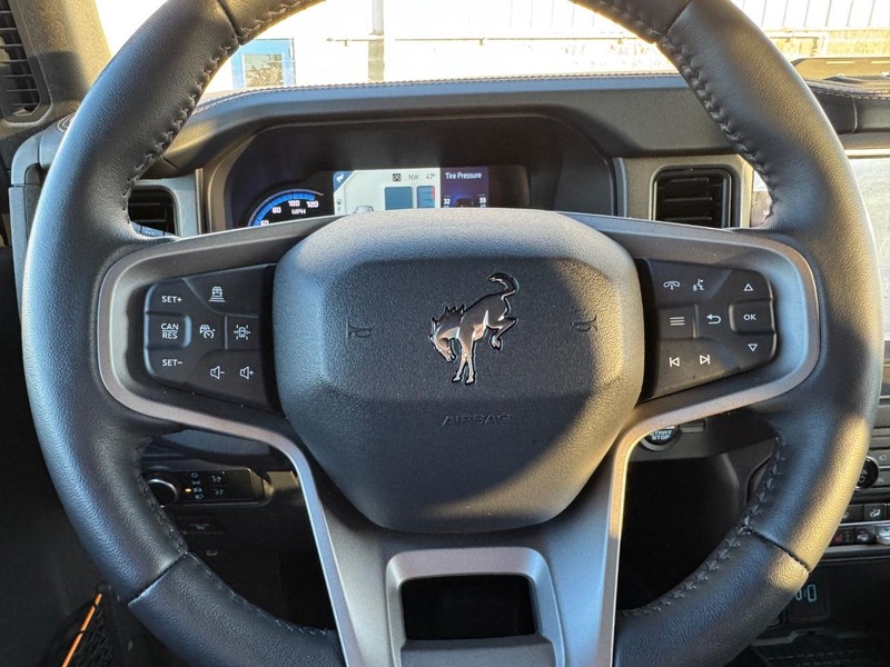 Ford Bronco Vehicle Full-screen Gallery Image 17