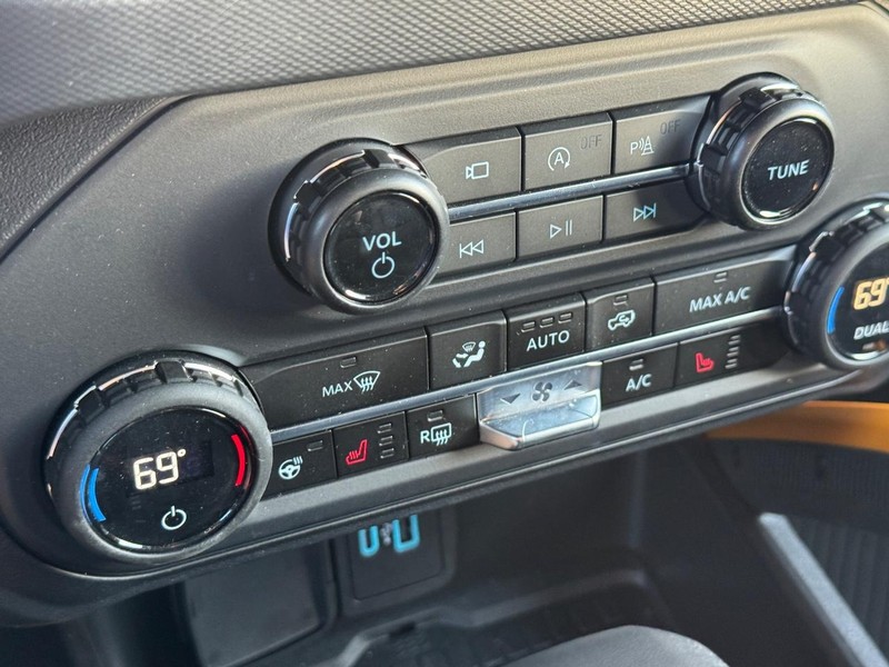 Ford Bronco Vehicle Full-screen Gallery Image 21