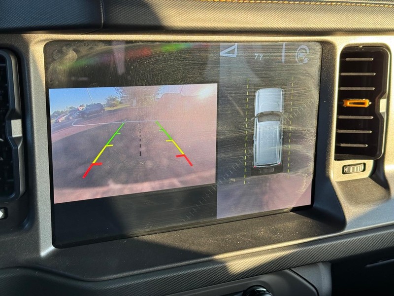 Ford Bronco Vehicle Full-screen Gallery Image 22