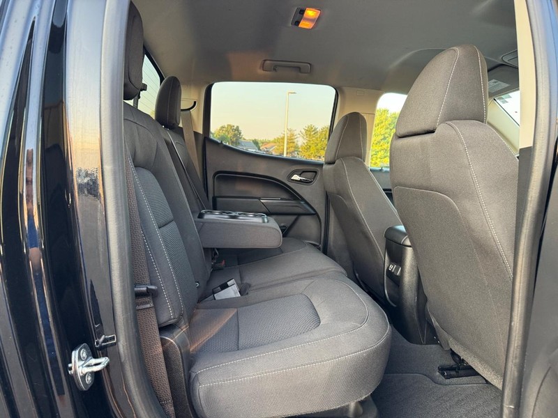 Chevrolet Colorado Vehicle Full-screen Gallery Image 10