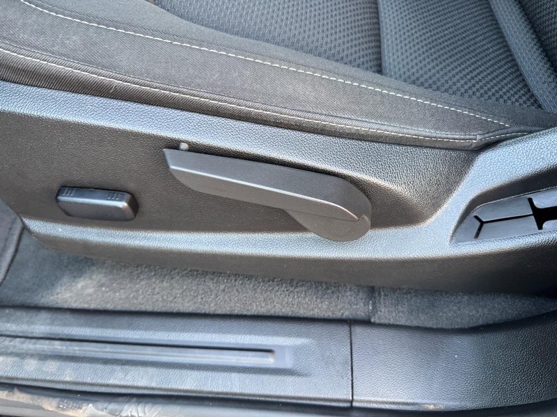 Chevrolet Colorado Vehicle Full-screen Gallery Image 15