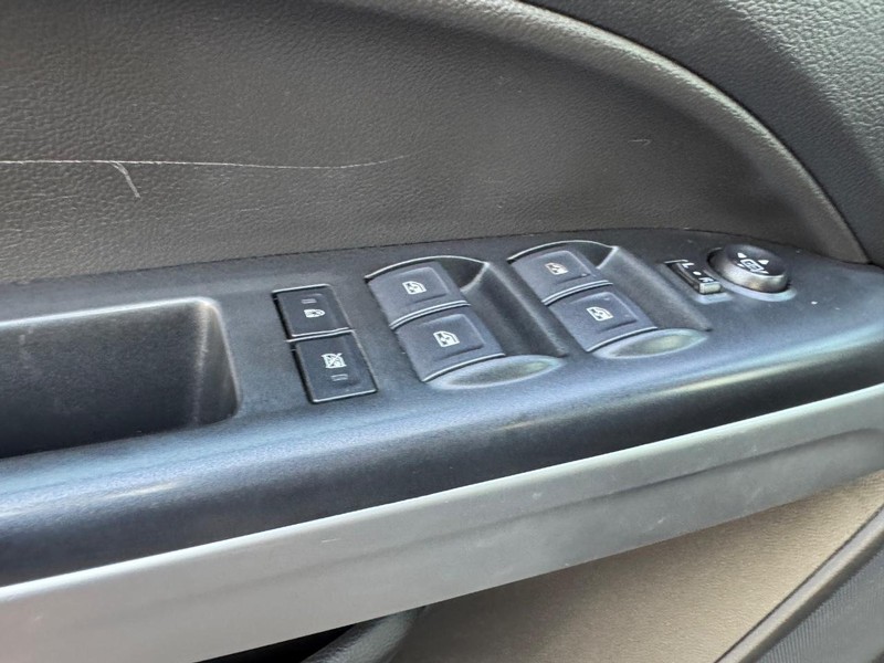 Chevrolet Colorado Vehicle Full-screen Gallery Image 16