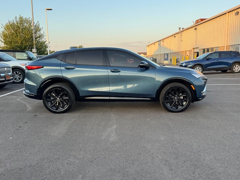 Buick Envista Vehicle Full-screen Gallery Image 02