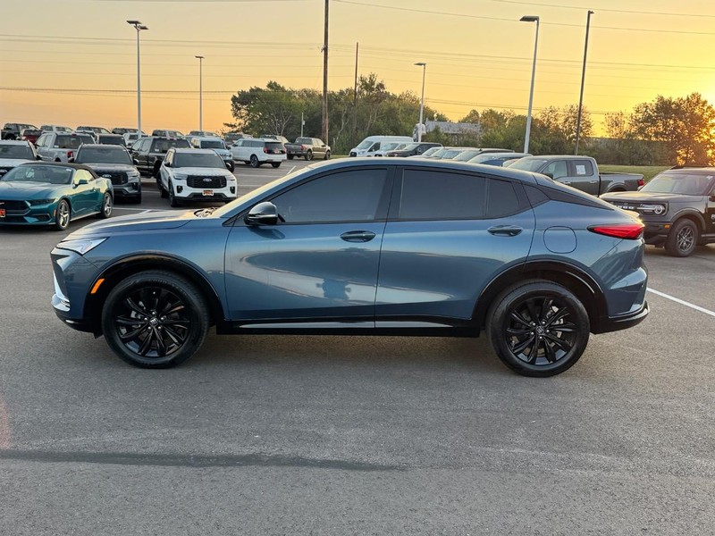 Buick Envista Vehicle Full-screen Gallery Image 06