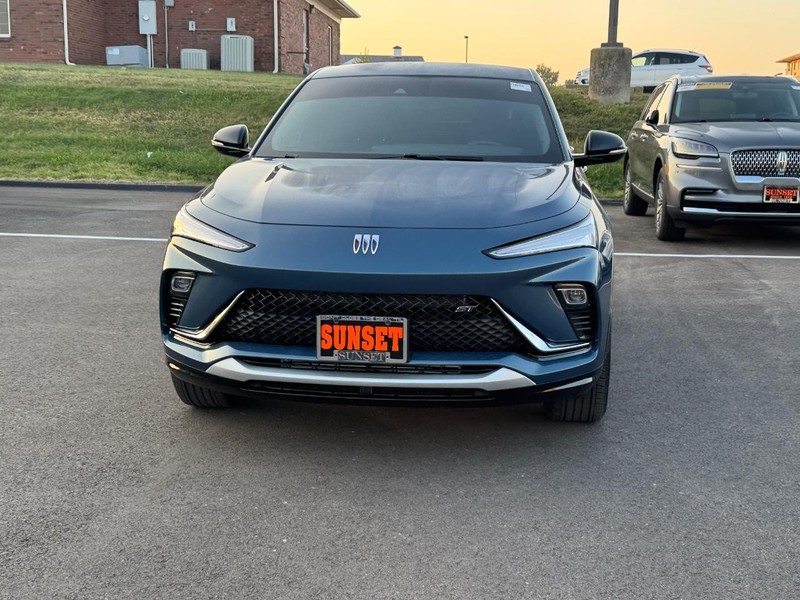 Buick Envista Vehicle Full-screen Gallery Image 08