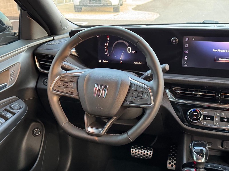 Buick Envista Vehicle Full-screen Gallery Image 12