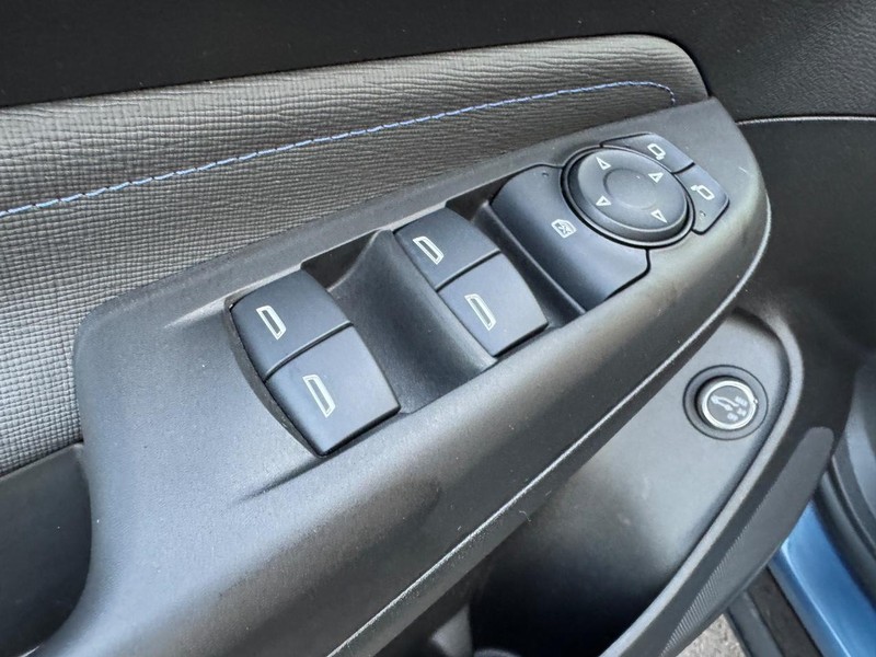 Buick Envista Vehicle Full-screen Gallery Image 16