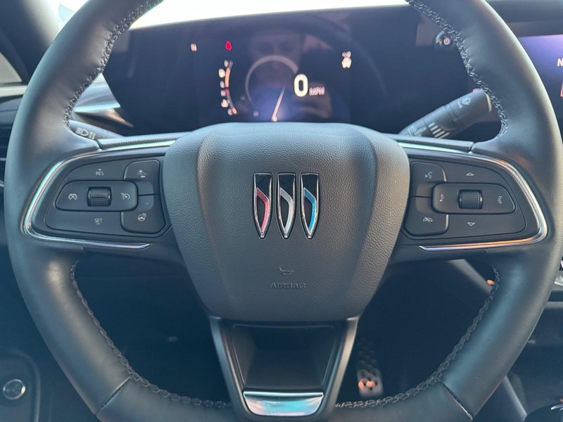 Buick Envista Vehicle Full-screen Gallery Image 17