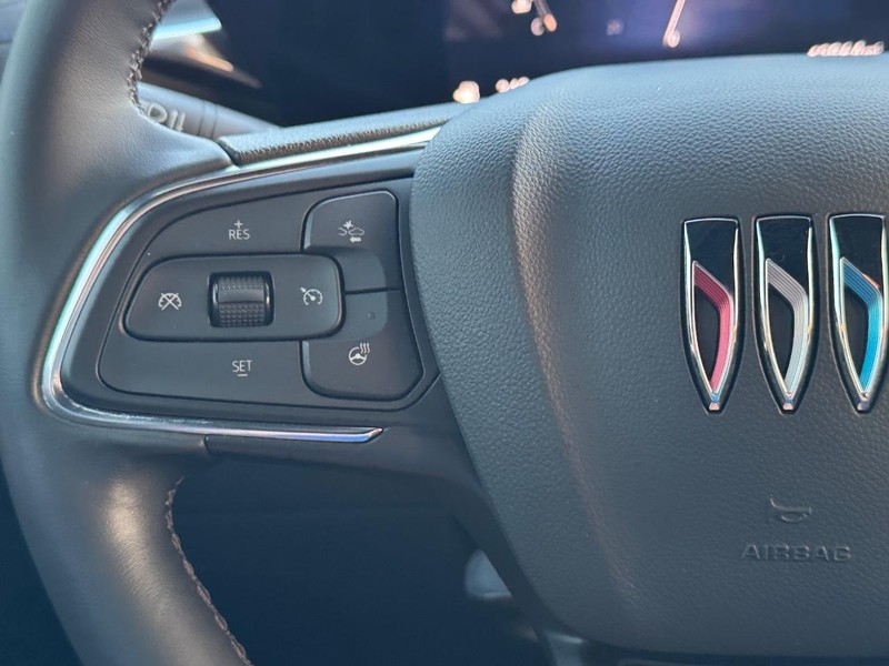 Buick Envista Vehicle Full-screen Gallery Image 18