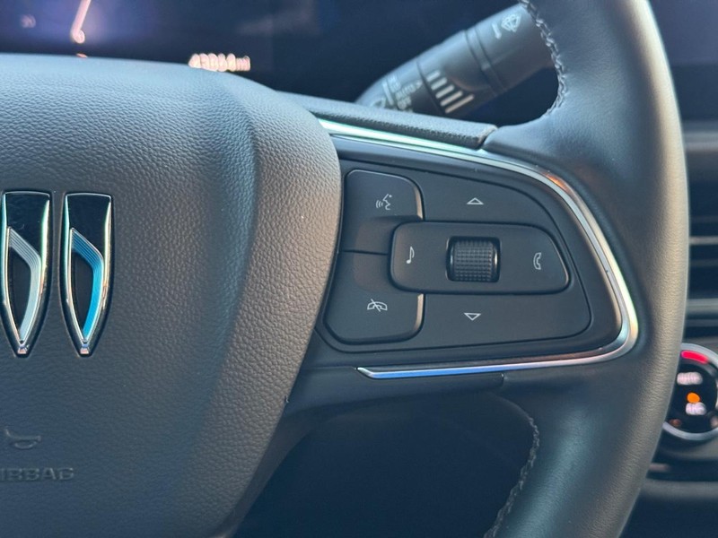 Buick Envista Vehicle Full-screen Gallery Image 19