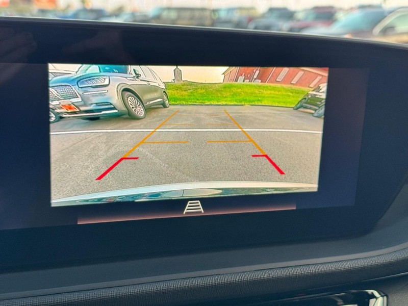 Buick Envista Vehicle Full-screen Gallery Image 21