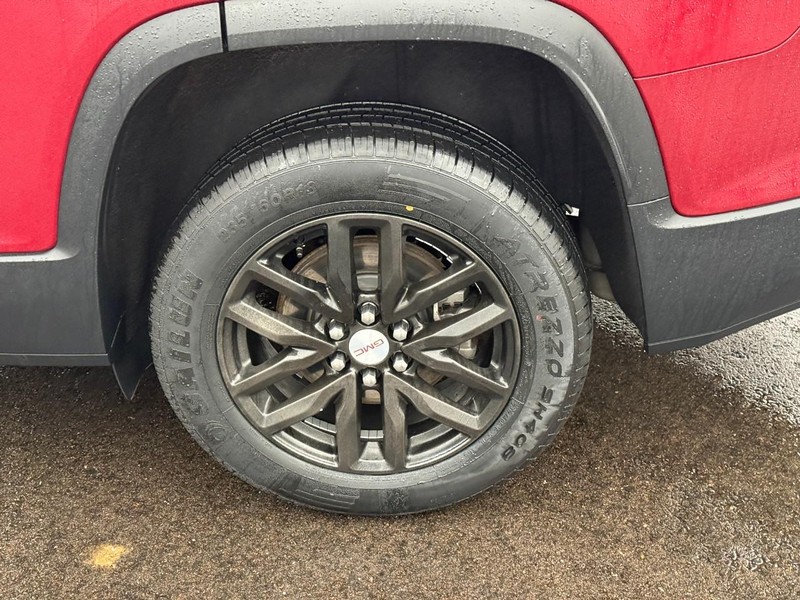 GMC Acadia Vehicle Full-screen Gallery Image 05