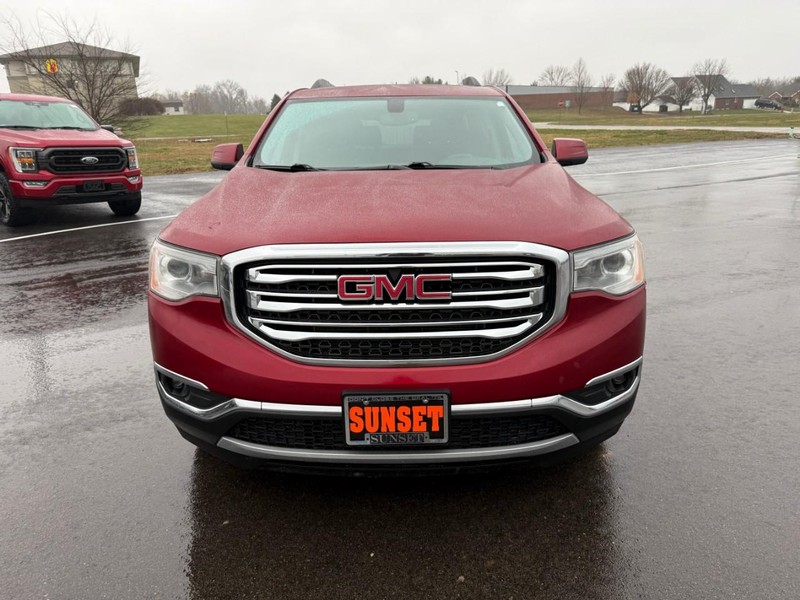 GMC Acadia Vehicle Full-screen Gallery Image 09