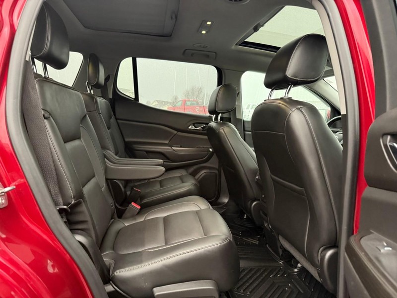 GMC Acadia Vehicle Full-screen Gallery Image 10