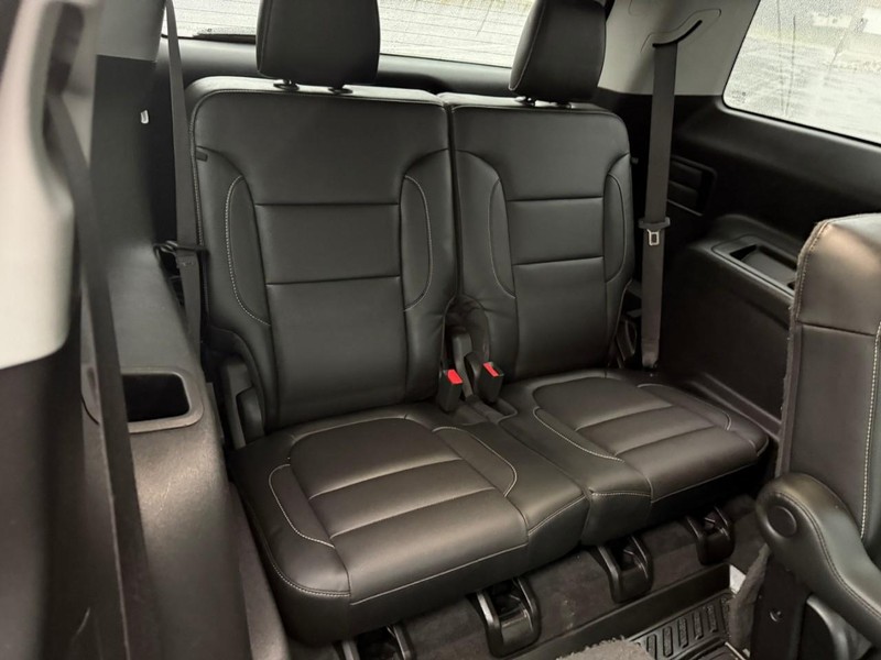 GMC Acadia Vehicle Full-screen Gallery Image 11