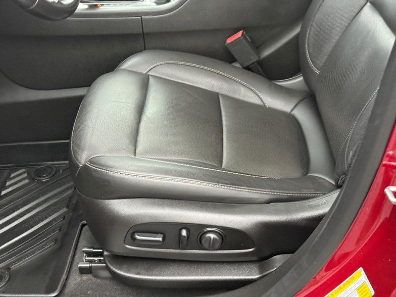 GMC Acadia Vehicle Full-screen Gallery Image 18