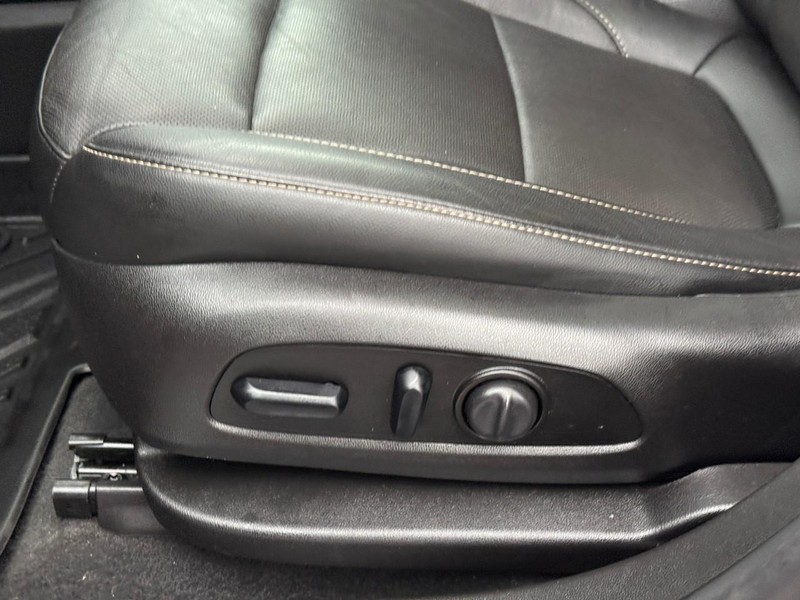 GMC Acadia Vehicle Full-screen Gallery Image 19