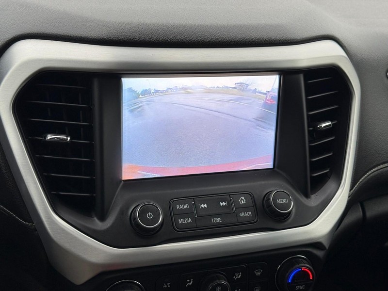 GMC Acadia Vehicle Full-screen Gallery Image 25